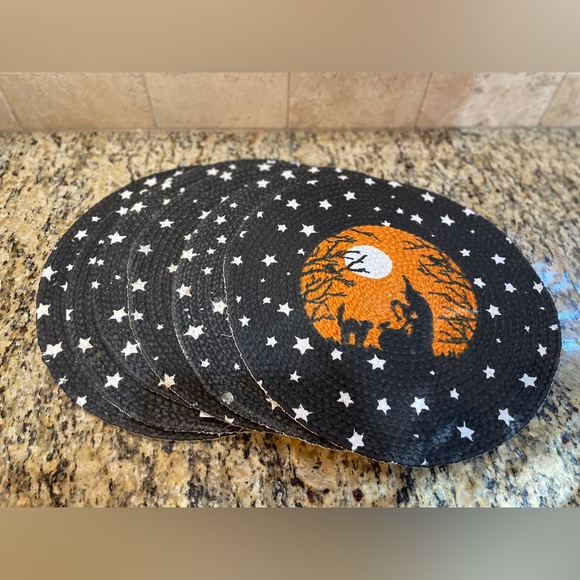 Martha Stewart Halloween 6 Chargers and 2 Kitchen Towels Set - Picture 7 of 9